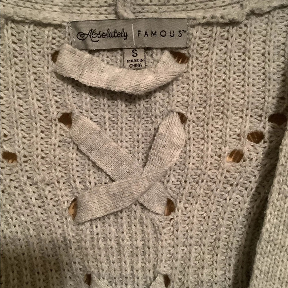 ABSOLUTELY FAMOUS~ GRAY SWEATER TOPPER~SM+ - Picture 3 of 5